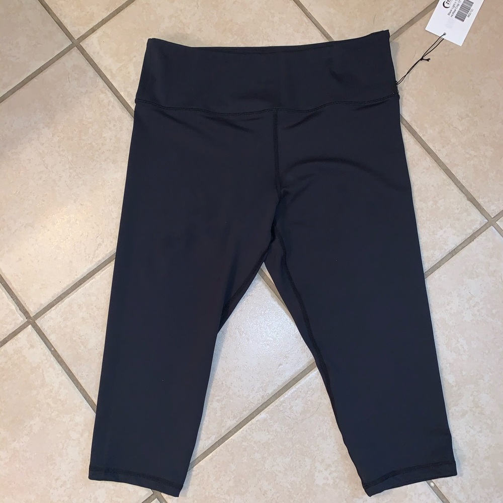 Zyia Black light n tight Hi-rise crop 17” (12)